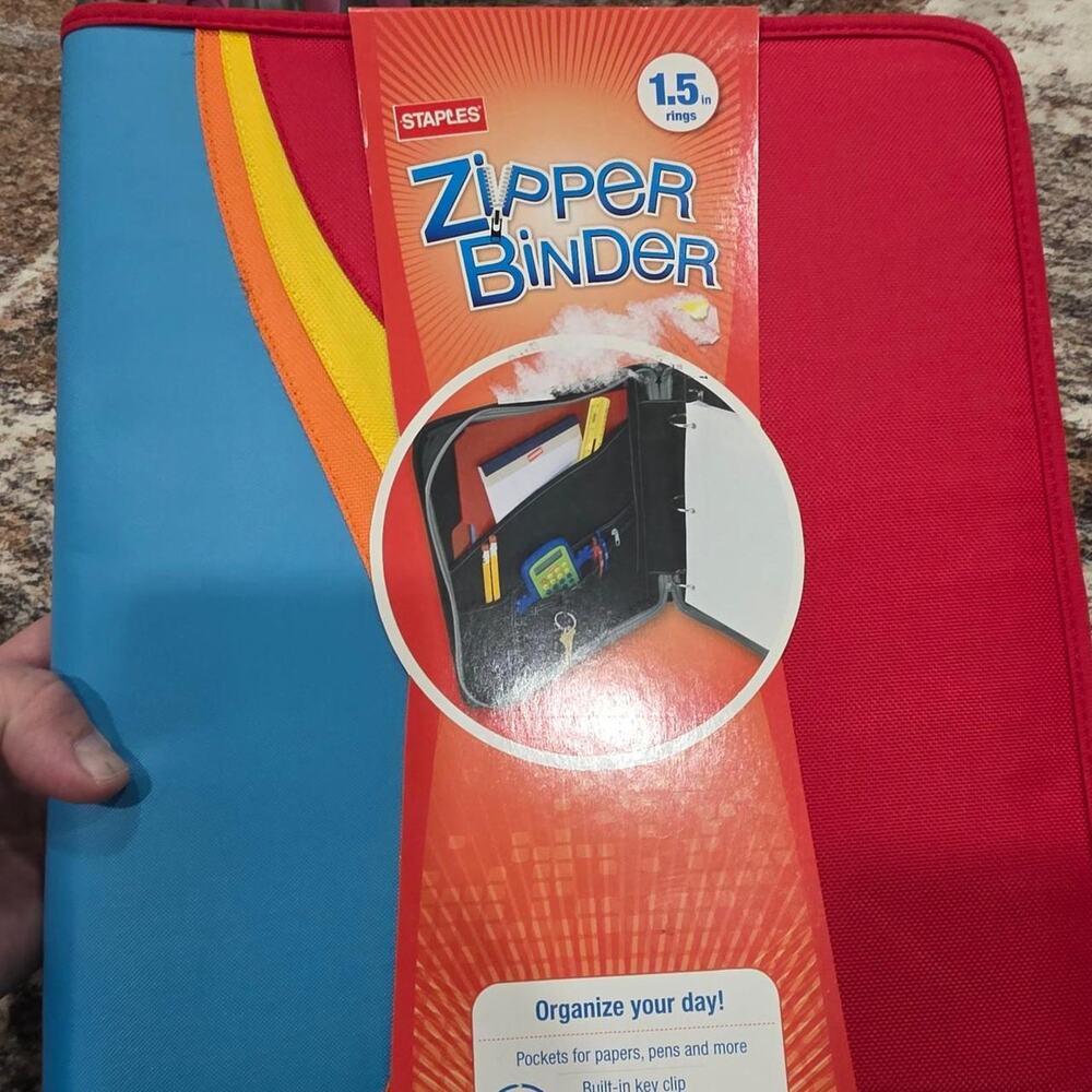 Staples red zipper binder with key clip